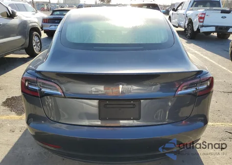 2019 Tesla Model 3 z USA, uszkodzony, nr VIN 5YJ3E1EA9KF425341